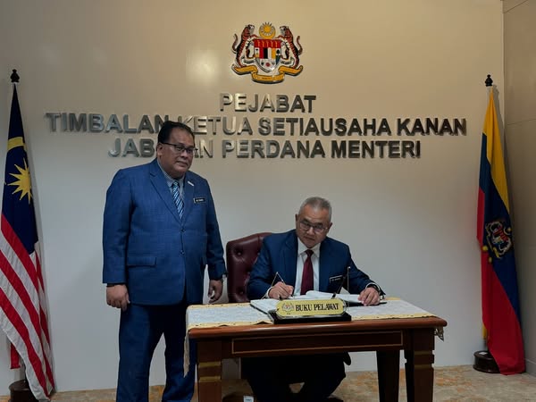 23 September 2024 | Kunjungan Hormat Ketua Pengarah Insolvensi Malaysia (KPI) ke atas Timbalan Ketua Setiausaha Kanan (TKSUK) Jabatan Perdana Menteri
