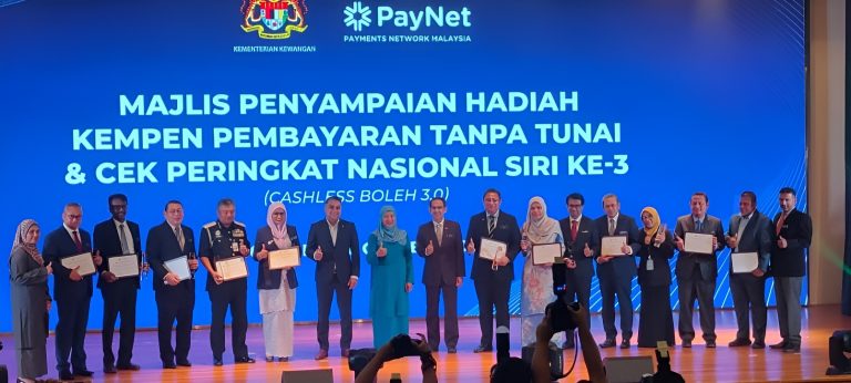 30 Oktober 2023 | Majlis Penyampaian Hadiah Kempen Pembayaran Tanpa Tunai & Cek Peringkat Nasional Siri Ke-3 (Cashless Boleh 3.0)