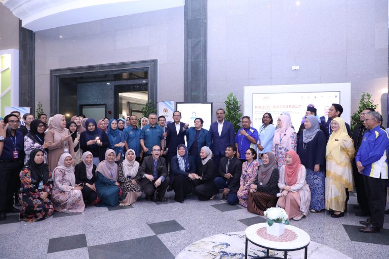 6 Disember 2023 | Majlis Walkabout YB Menteri bersama Warga Bangunan Hal Ehwal Undang-Undang Sempena Program Setahun Bersama Kerajaan Madani