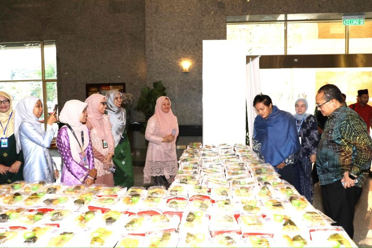 4 April 2024 | Majlis Agihan Juadah Iftar Ramadan oleh YB Menteri di Jabatan Perdana Menteri (Undang-undang dan Reformasi Institusi) bersama Warga BHEUU